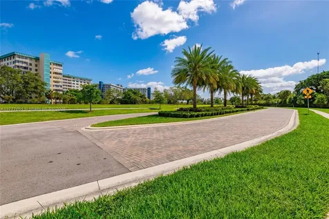 4144 Greenway Drive Hollywood FL 33021