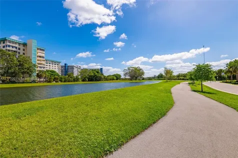 4144 Greenway Drive Hollywood FL 33021