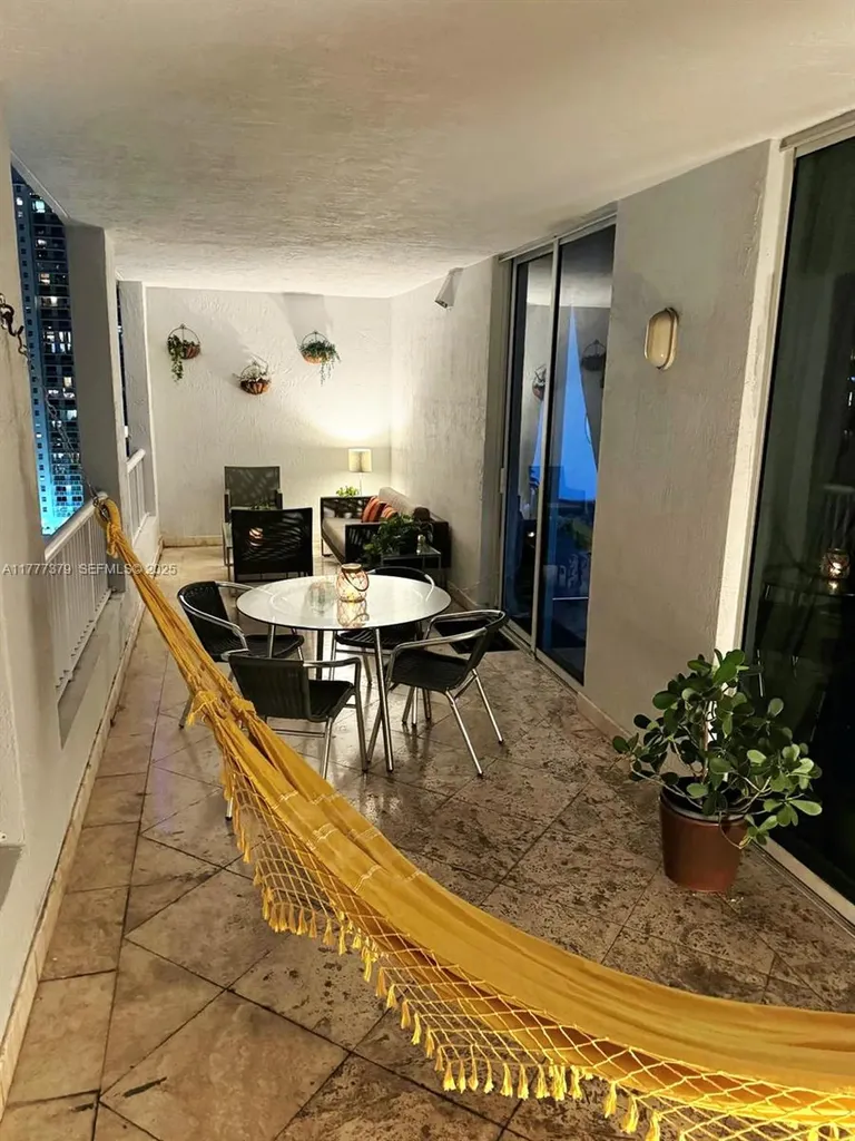 170 SE 14th Street Miami FL 33131