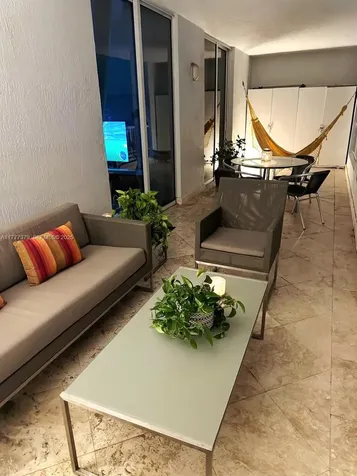 170 SE 14th Street Miami FL 33131