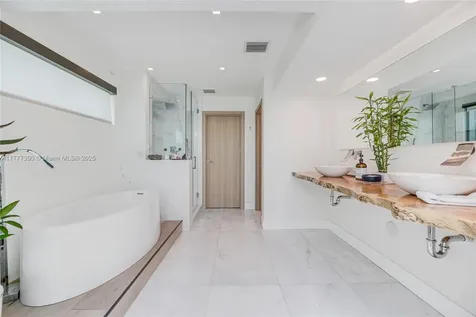 7960 Biscayne Point Circle Miami Beach FL 33141
