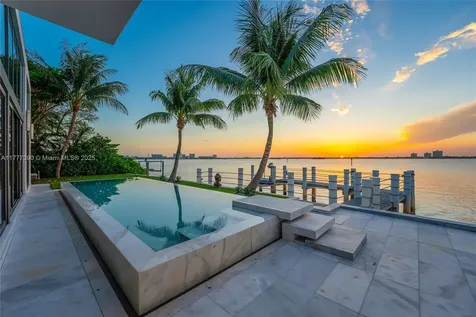7960 Biscayne Point Circle Miami Beach FL 33141