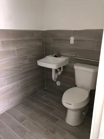 2201 NW 27th Avenue Miami FL 33142