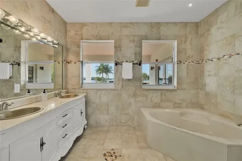 924 NE 71st Street Miami FL 33138