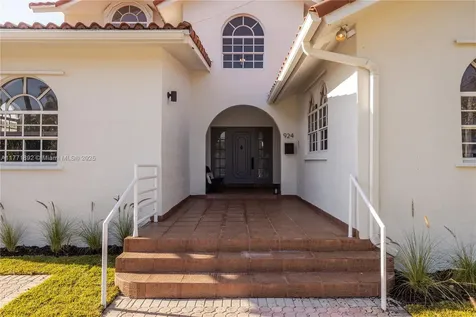 924 NE 71st Street Miami FL 33138