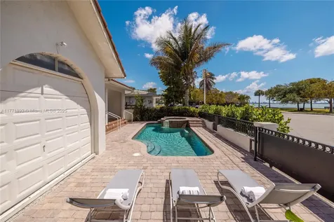 924 NE 71st Street Miami FL 33138