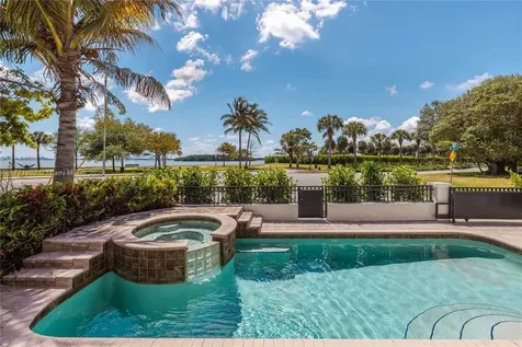 924 NE 71st Street Miami FL 33138