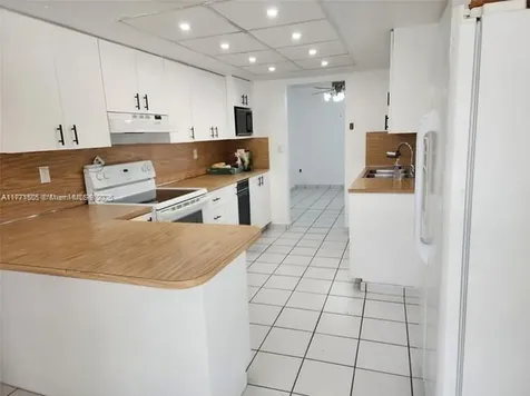 857 W 79th Place Hialeah FL 33014