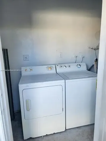 857 W 79th Place Hialeah FL 33014