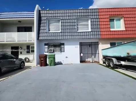 857 W 79th Place Hialeah FL 33014