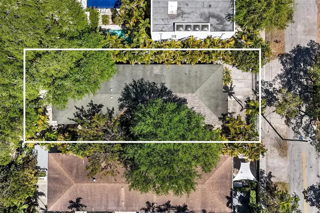 2960 Whitehead Street Miami FL 33133