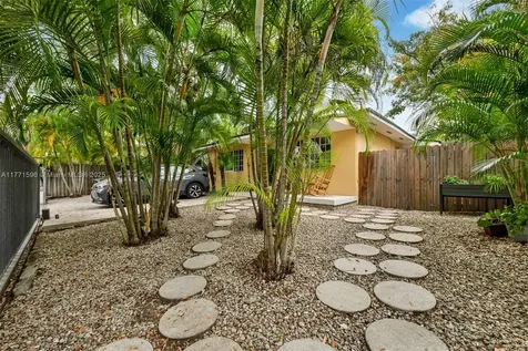 2960 Whitehead Street Miami FL 33133