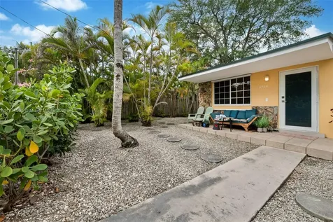 2960 Whitehead Street Miami FL 33133