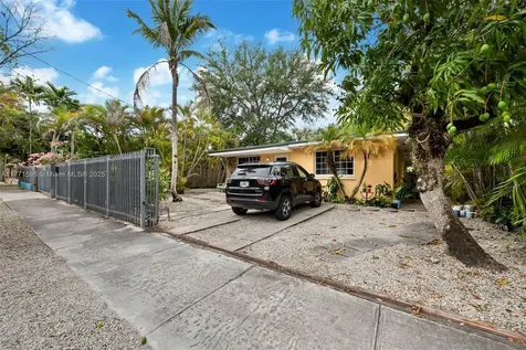 2960 Whitehead Street Miami FL 33133