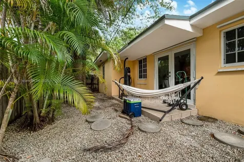 2960 Whitehead Street Miami FL 33133