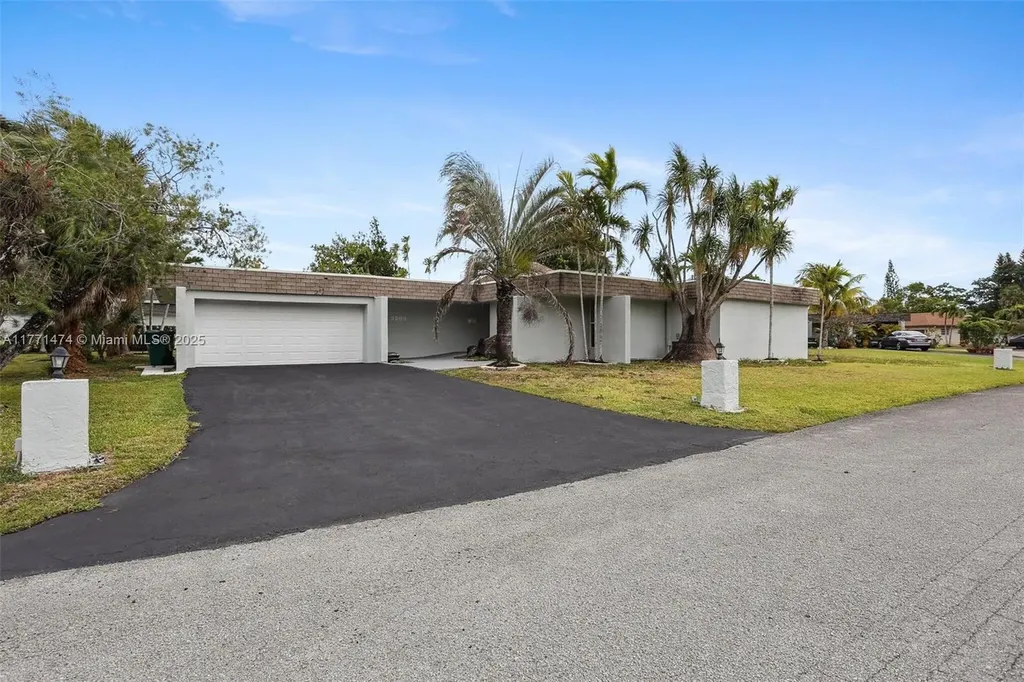 5209 Buttonwood Court Tamarac FL 33319