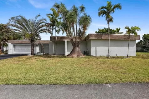 5209 Buttonwood Court Tamarac FL 33319