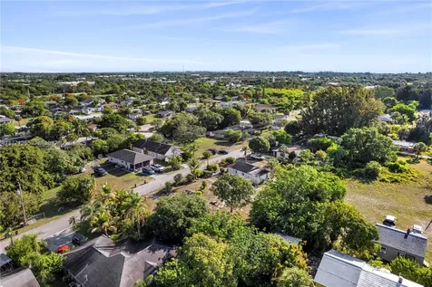 8506 SE Eucalyptus Hobe Sound FL 33455