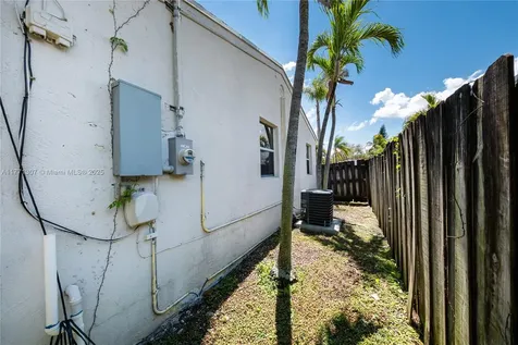 2537 Adams Street Hollywood FL 33020