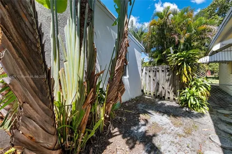 2537 Adams Street Hollywood FL 33020