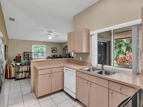 2750 NW 119th Avenue Plantation FL 33323