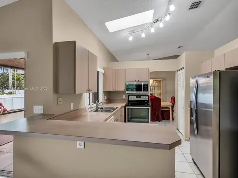 2750 NW 119th Avenue Plantation FL 33323