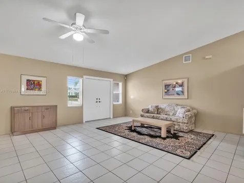 2750 NW 119th Avenue Plantation FL 33323
