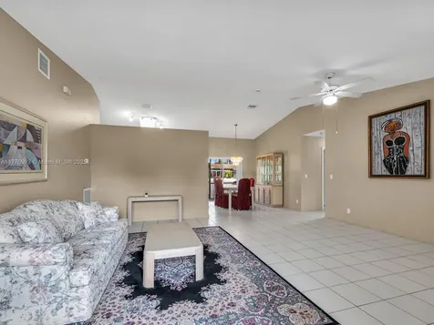 2750 NW 119th Avenue Plantation FL 33323