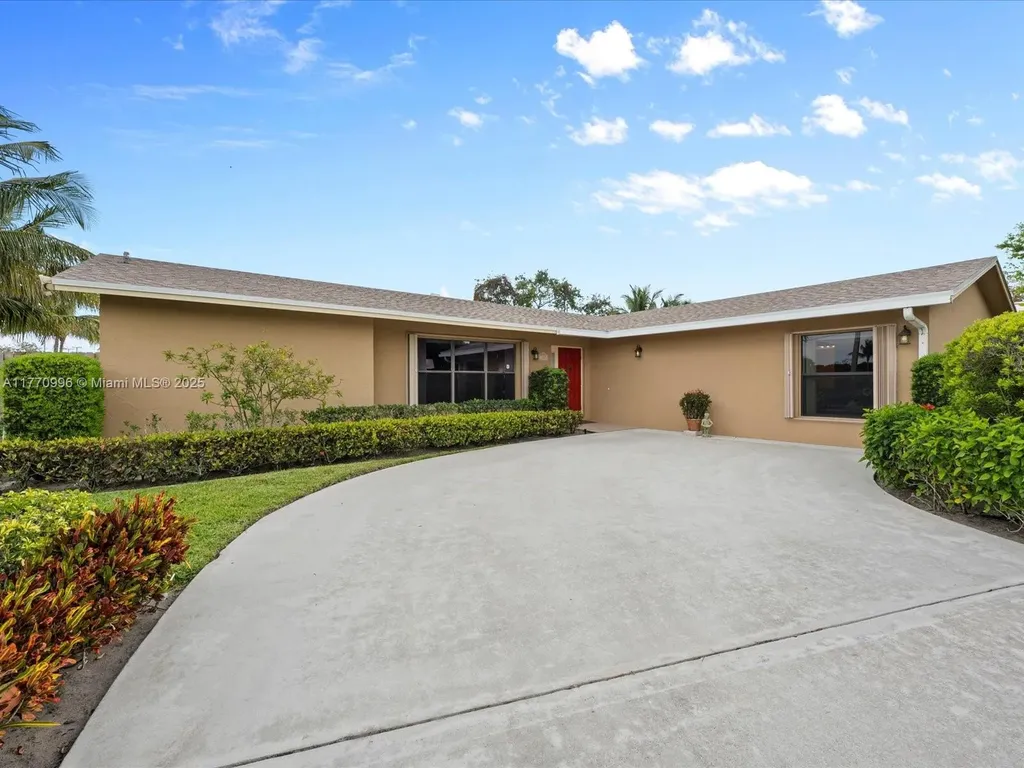 102 Chapel Lane Tequesta FL 33469