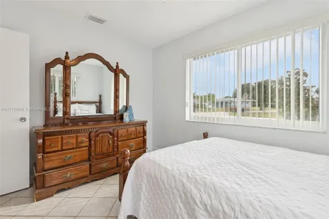 4499 NW 18th Avenue Oakland Park FL 33309