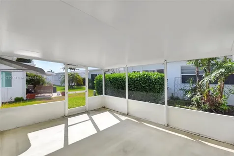 2206 SW 20th Way Boynton Beach FL 33426