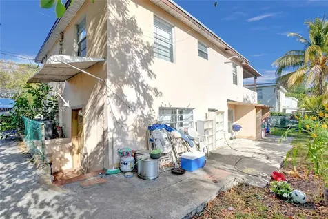 731 SW 8th Avenue Hallandale Beach FL 33009