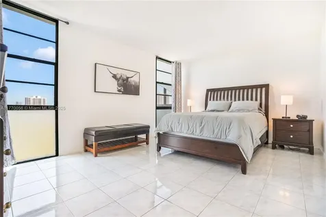 3475 N Country Club Drive Aventura FL 33180