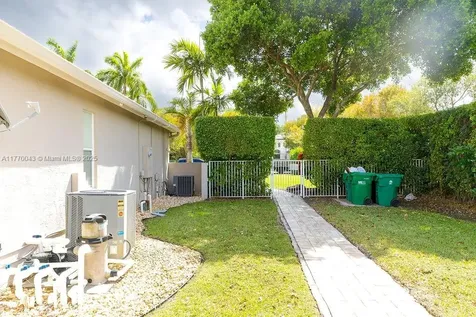 5025 Regency Isles Way Cooper City FL 33330