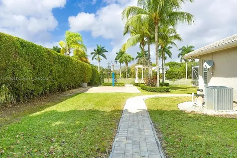 5025 Regency Isles Way Cooper City FL 33330