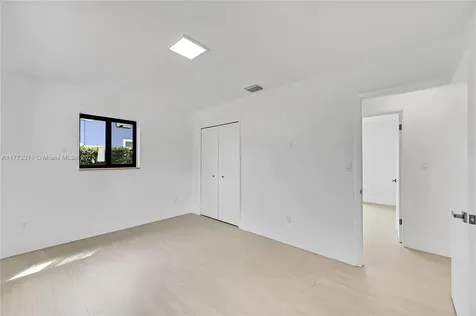 121 NW 35th Street Oakland Park FL 33309