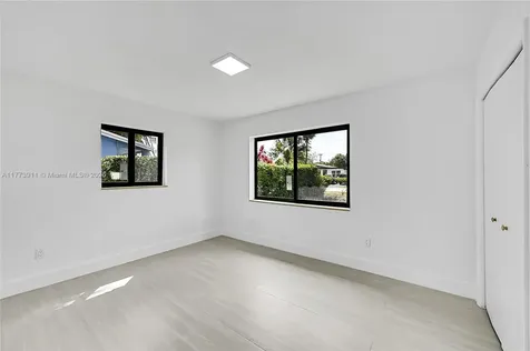 121 NW 35th Street Oakland Park FL 33309