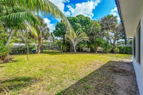 121 NW 35th Street Oakland Park FL 33309