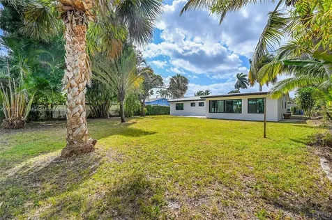 121 NW 35th Street Oakland Park FL 33309