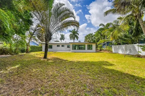 121 NW 35th Street Oakland Park FL 33309