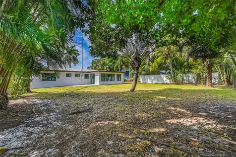 121 NW 35th Street Oakland Park FL 33309