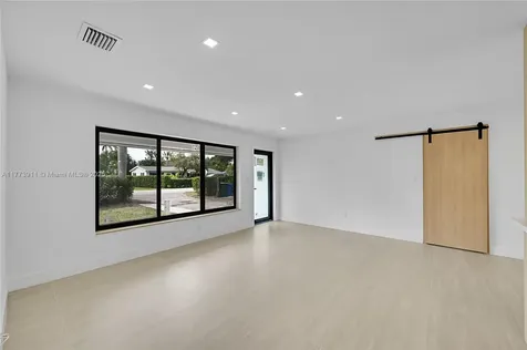 121 NW 35th Street Oakland Park FL 33309