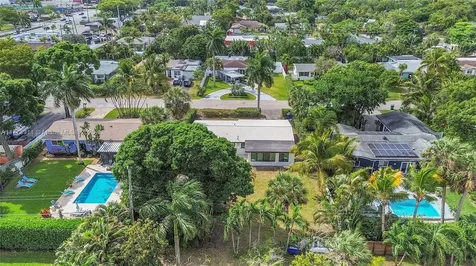121 NW 35th Street Oakland Park FL 33309