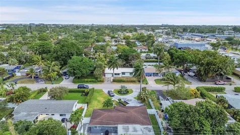 121 NW 35th Street Oakland Park FL 33309