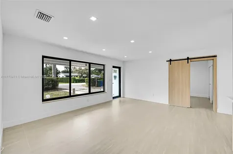 121 NW 35th Street Oakland Park FL 33309