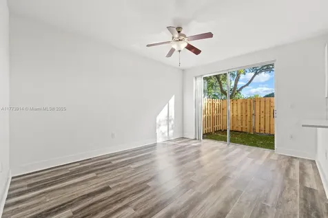 2556 SE 15th Court Homestead FL 33035