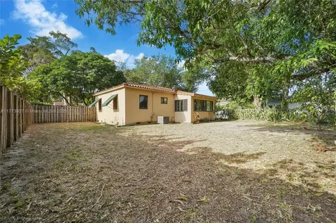 6377 SW 13th Street West Miami FL 33144