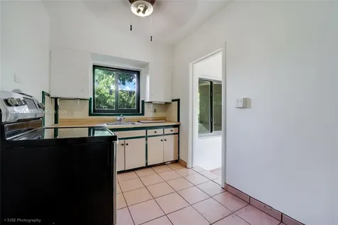 6377 SW 13th Street West Miami FL 33144