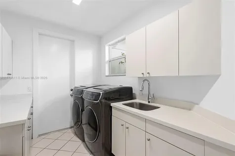 455 Centre Island Golden Beach FL 33160