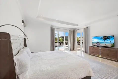 455 Centre Island Golden Beach FL 33160